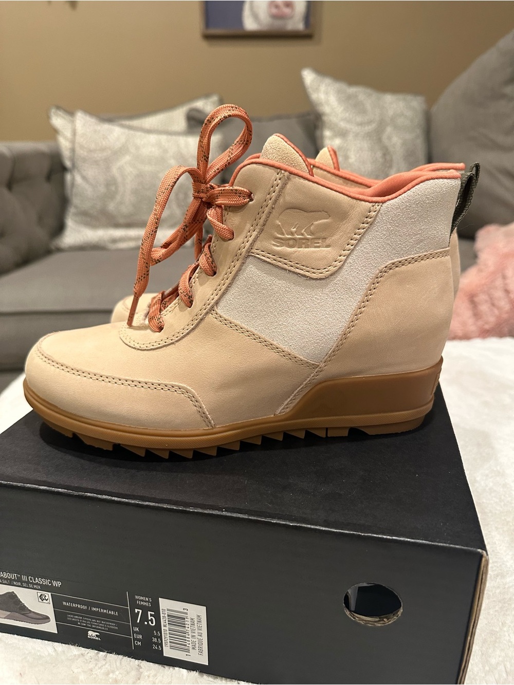 Sorel Women's Wedge Evie sport Boot in Tan and cream with salmon laces .